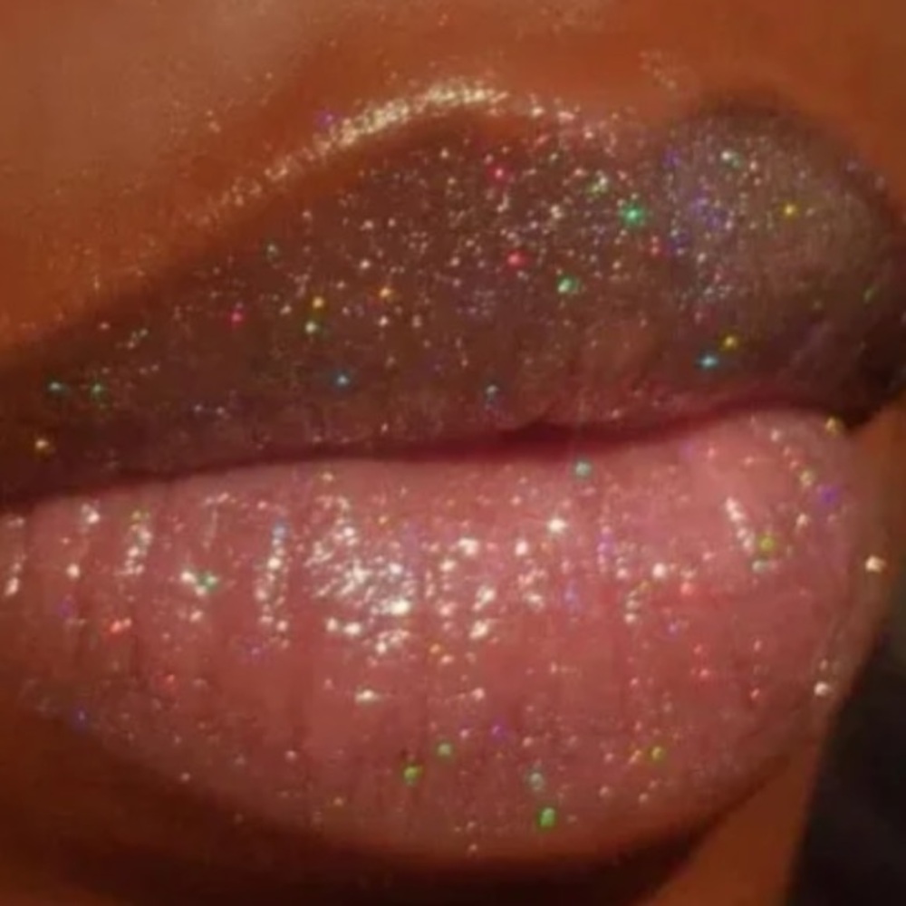 💕🍭MAC Cosmetics Lipglass Cinderella Happily Ever After - Picture 2 of 10